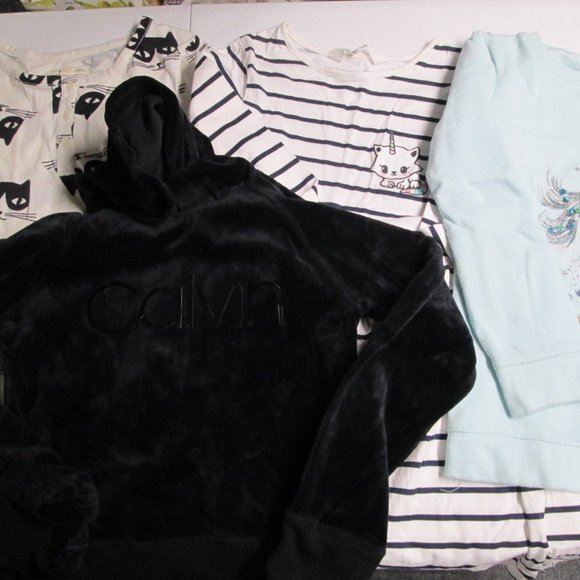 4 pieceBUNDLE Girl's Size 6 & 7 Clothes>2 dresses,2 sweatshirts>Great condition - Picture 2 of 8